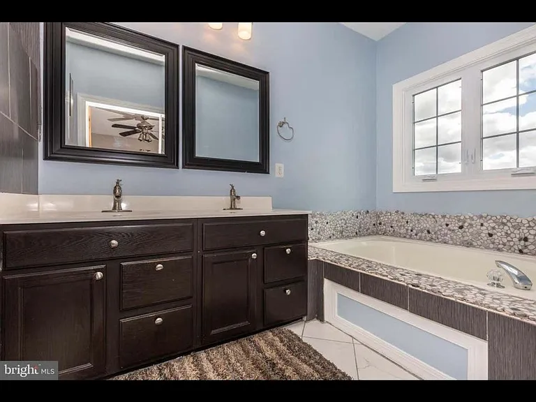 5914 Fox Glen Ct — Photo 17