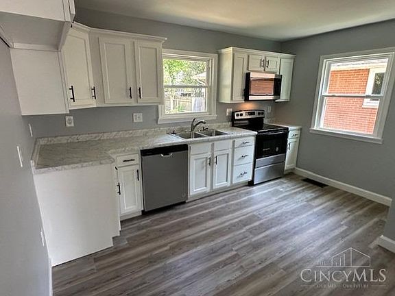 4th image of 980 Saint Clair Ave