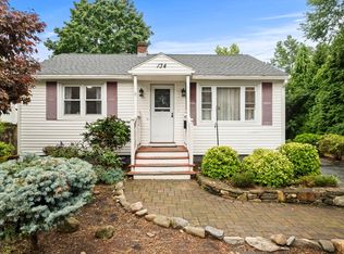 134 Marshall Ave, Lowell, MA 01851