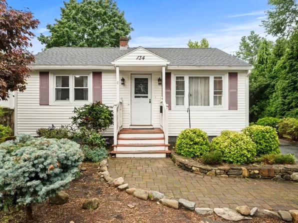 134 Marshall Ave, Lowell, MA 01851