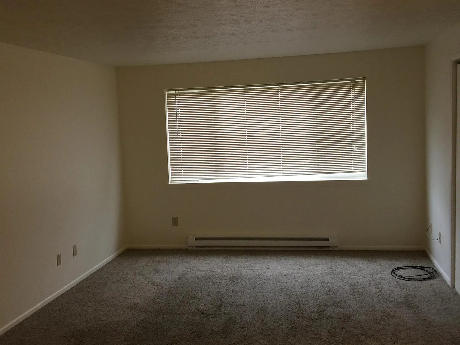 3 bed, 900 sqft, $1,050 — Photo 2