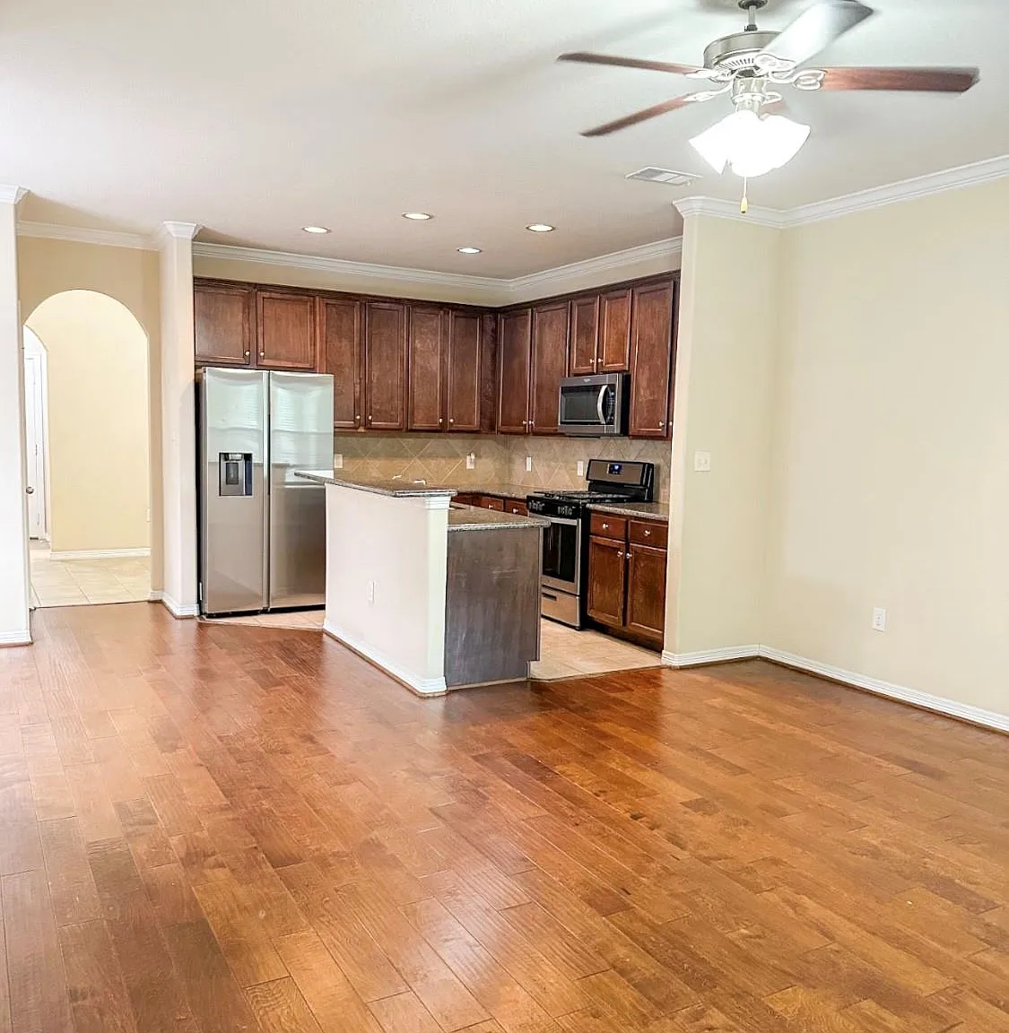 3 bed, 2.5 bath, 1536 sqft, $2,100 — Photo 4
