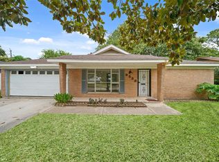9538 Skyline Dr, Houston, TX 77063