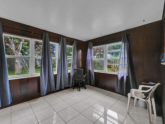 4th image of 179 SE Soneto Court