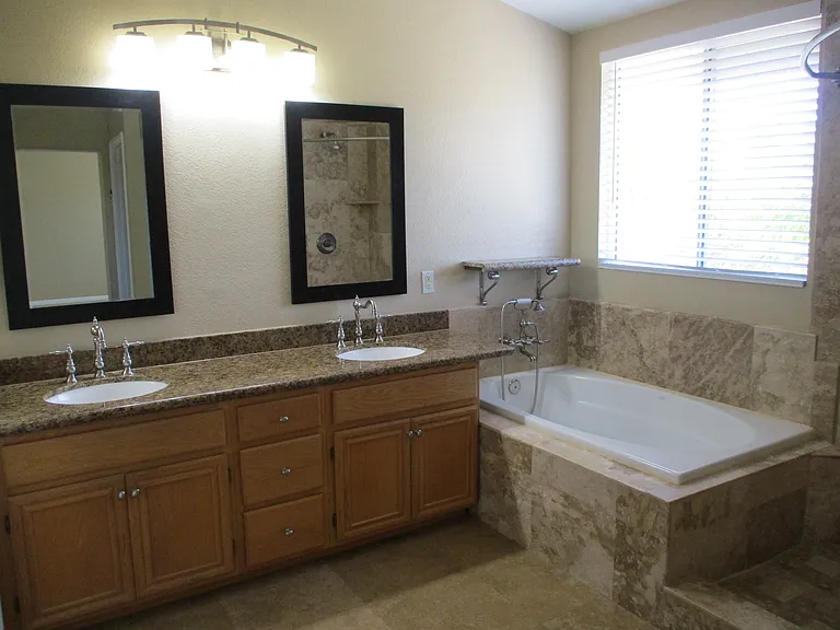 3217 Silver Ridge Ct — Photo 6