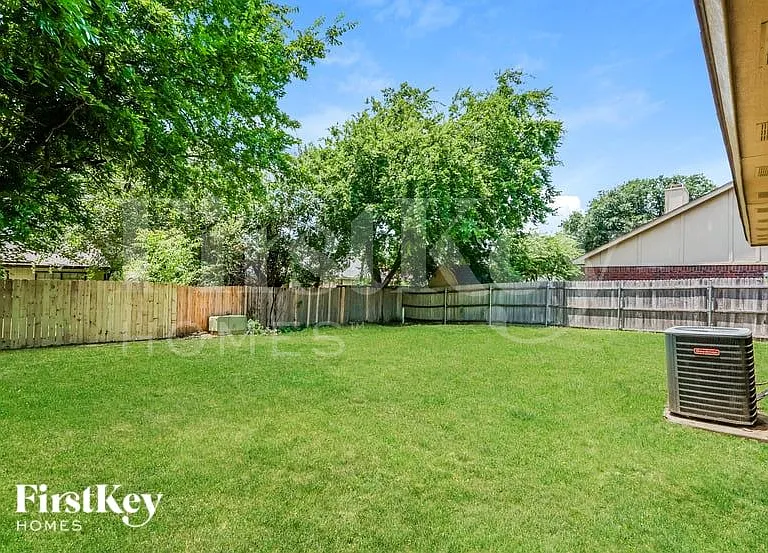 2404 Busch Dr — Photo 14