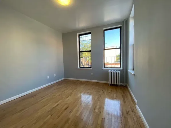 465 Seneca Avenue image 4 of 11