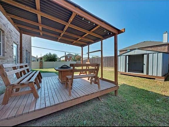 3rd image of 2056 Crosbyton Ln