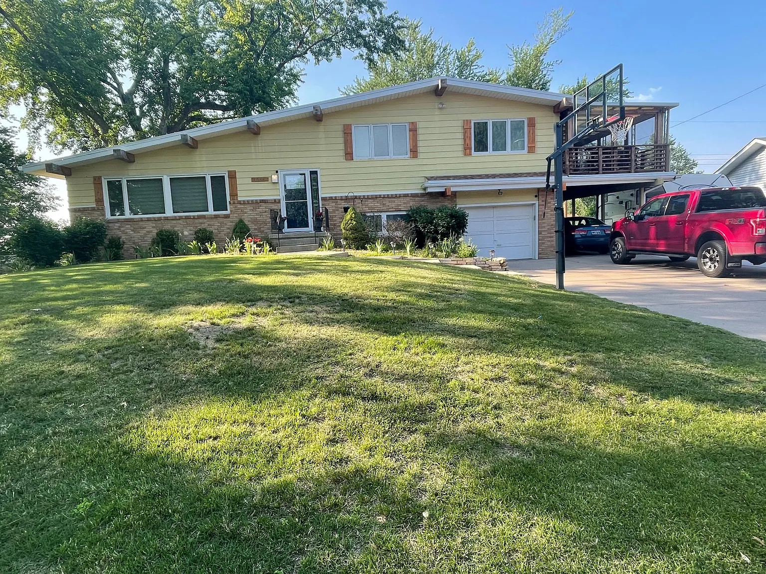 4 bed, 2.5 bath, 2668 sqft, $2,295 — Photo 1