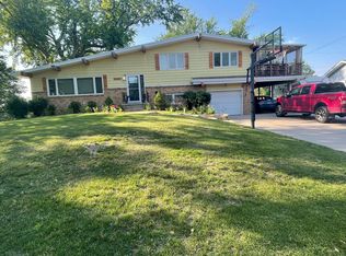 10618 Hilltop Rd, Omaha, NE 68134