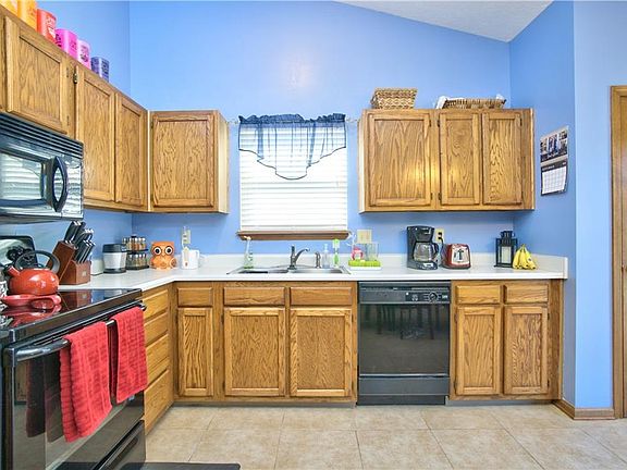 4th image of 3720 Foxtail Dr