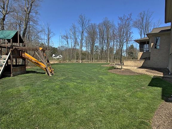 4th image of 40 Rydalwood Ln