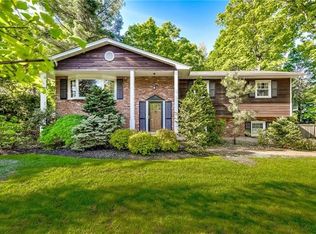 13 Yorkshire Dr, Suffern, NY 10901