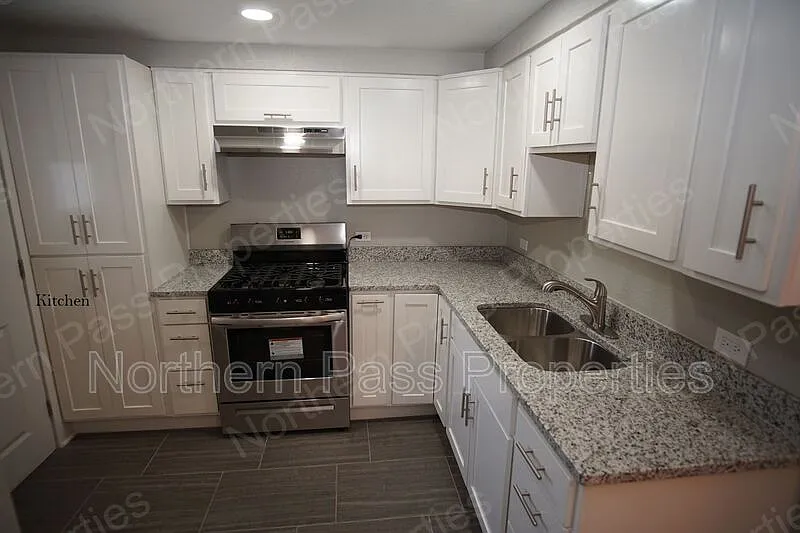 2 bed, 1.0 bath, 1220 sqft, $1,325 — Photo 4