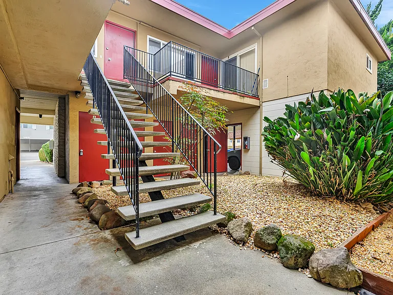 5823 Alameda Ave #D — Photo 17
