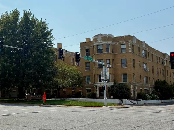 2506 N Harrison St APT E1, Davenport, IA 52803