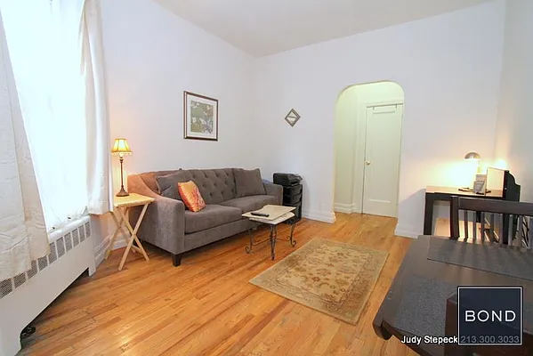 Rented by Bond New York | media 23