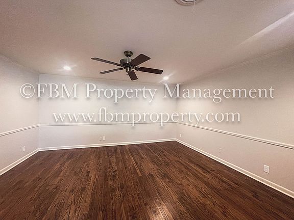 3rd image of 1501 E Ennis Ave