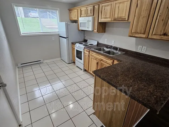 409 E Woodlawn Ave APT 8, Hastings, MI 49058