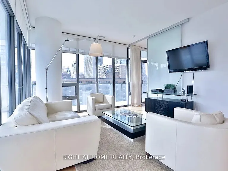 33 Charles St E #1005 — Photo 2