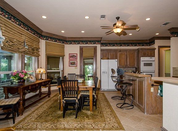 5th image of 127 Pinehurst Dr