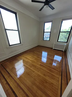 Rented by Halvatzis Realty | media 18