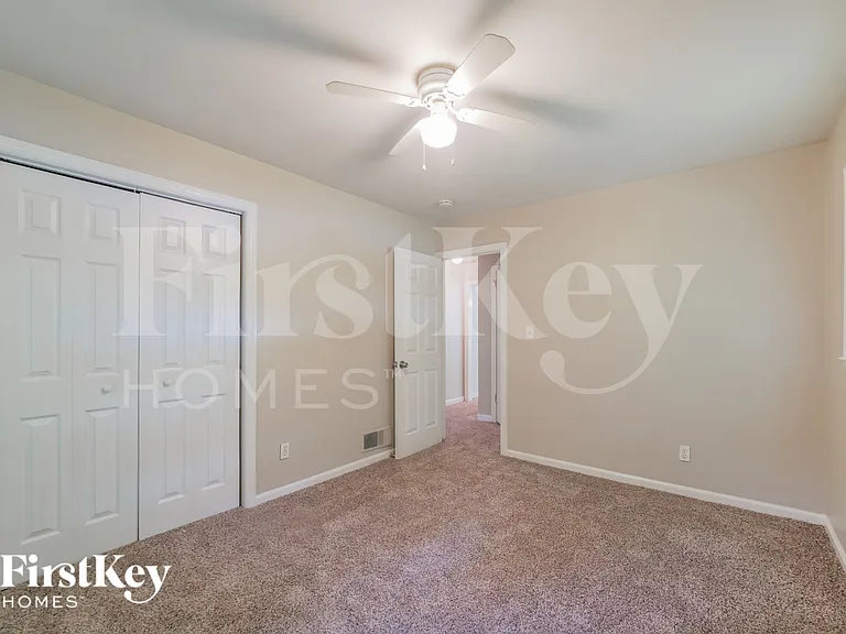 1098 Holly Cir — Photo 13