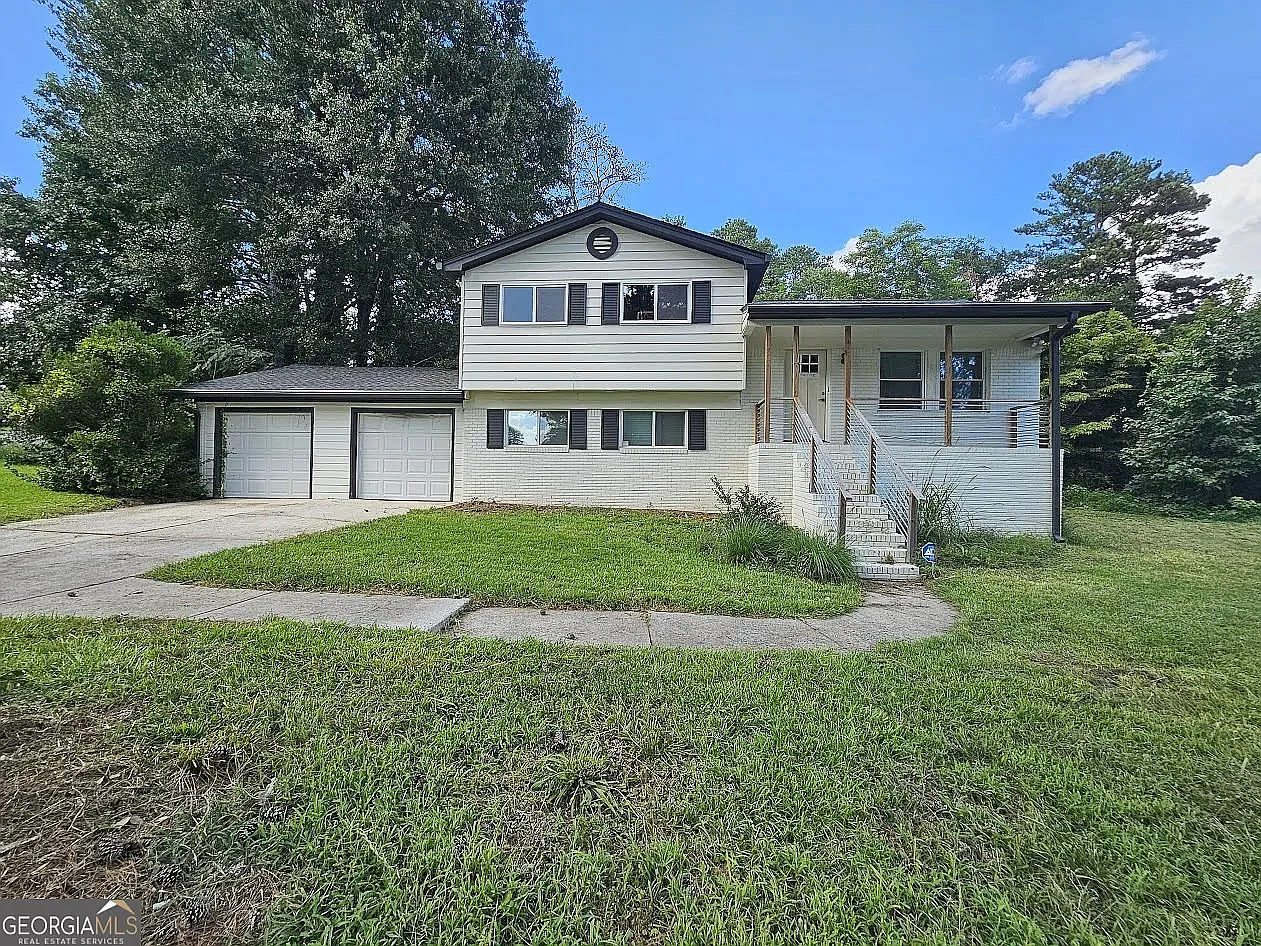 5 bed, 2200 sqft, $2,300 — Photo 1