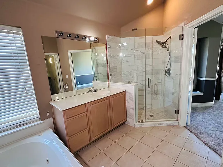 7447 Ravenhill Dr — Photo 12
