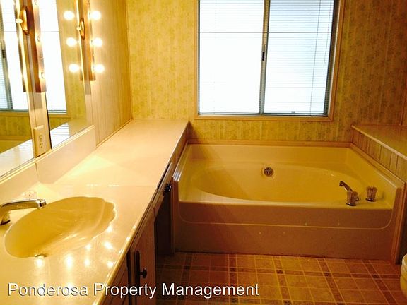 4th image of 556 Lodgeview Dr