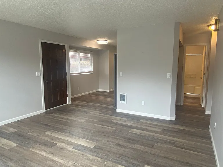 133 E Chelan Ave — Photo 15