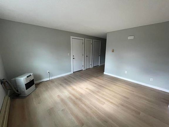 4th image of 15 Kingsley Ct APT 3