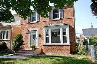 3736 N Pontiac Ave photo 1