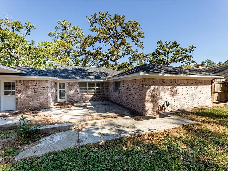 22019 Kenchester Dr — Photo 32