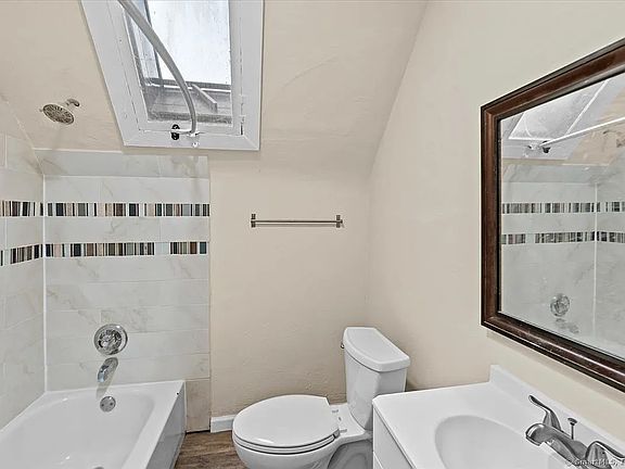 Apt 3 - bathroom