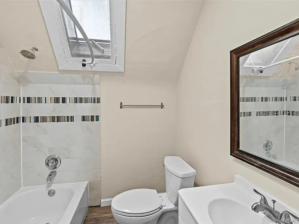 Apt 3 - bathroom