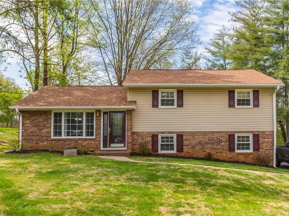 4530 Chebar Dr, Pfafftown, NC 27040