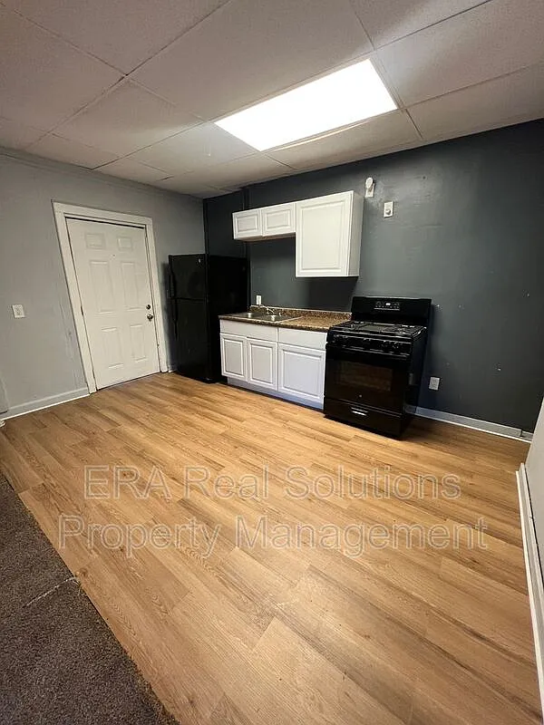 2 bed, 1.0 bath, $1,095 — Photo 1