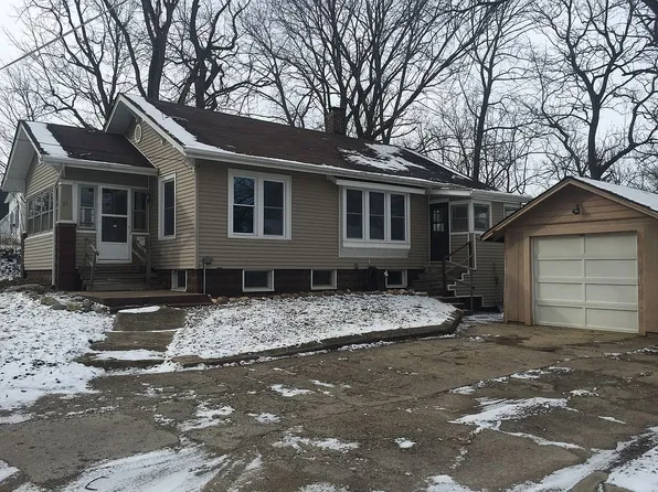 23 W Jackson Ave, Charleston, IL 61920