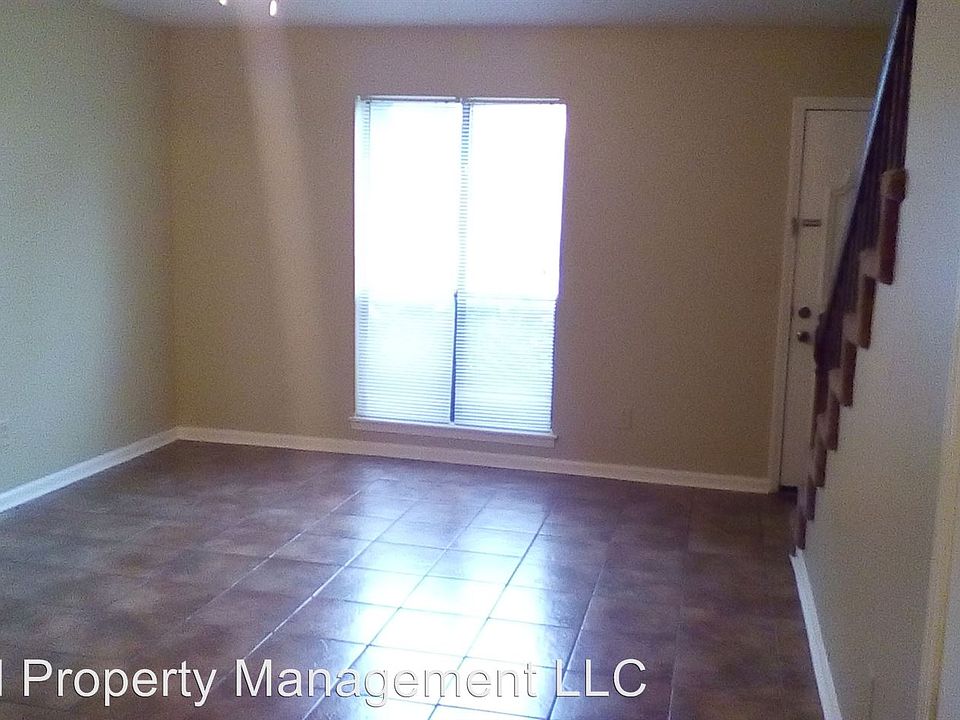 2nd image of 307 Park Cir #B