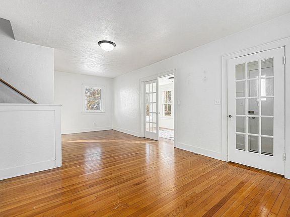 5th image of 1209 Cambridge Dr