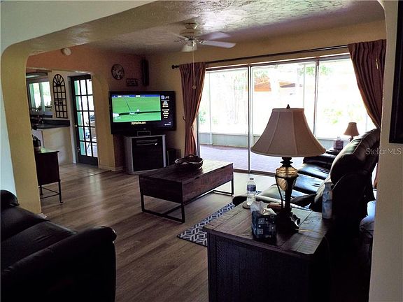 5th image of 4017 Harbor Hills Dr