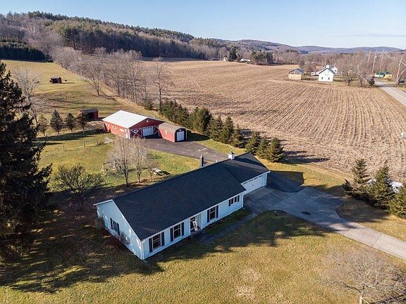 3rd image of 825 Glen Mary Dr
