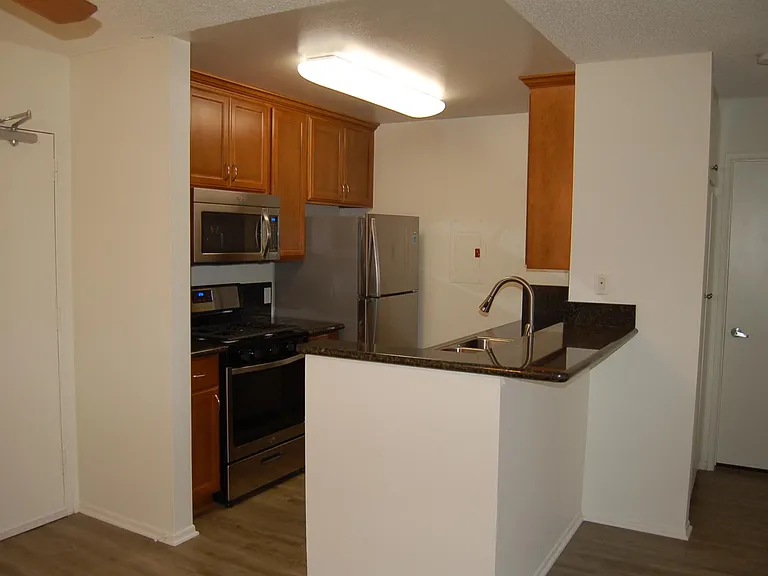 1232 Harvard St #7 — Photo 3