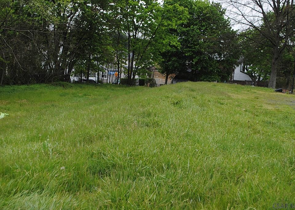 1st image of Habicht St