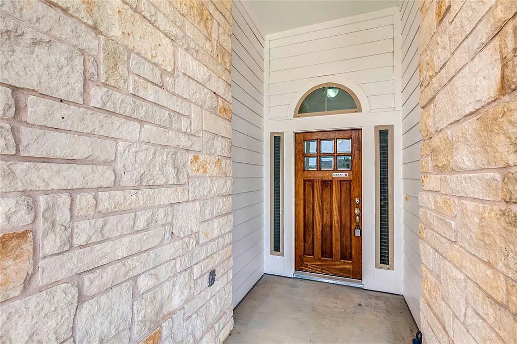 4 bed, 3.0 bath, 2506 sqft, $2,395 — Photo 3