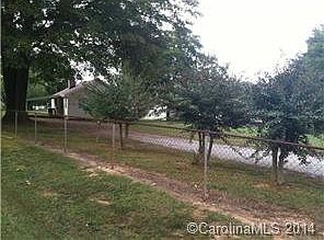 2nd image of 812 Stowe Ln