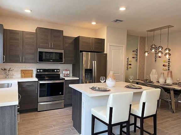2nd image of 2423 SE 11th St #0