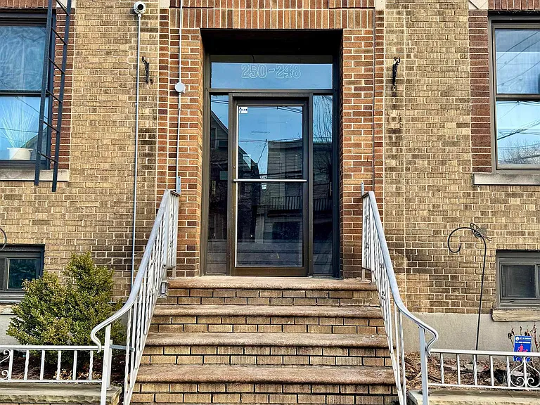 250 Avenue B #2 — Photo 2