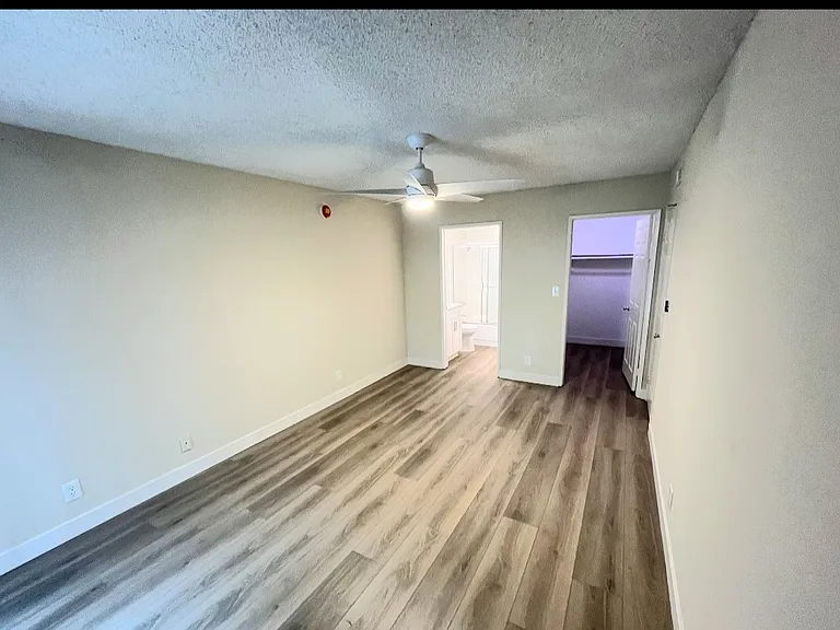 5051 Whitsett Ave #2122 — Photo 3
